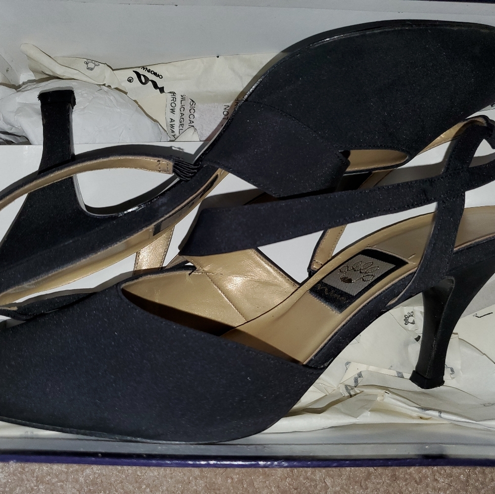 Nina Black Tiki Heels